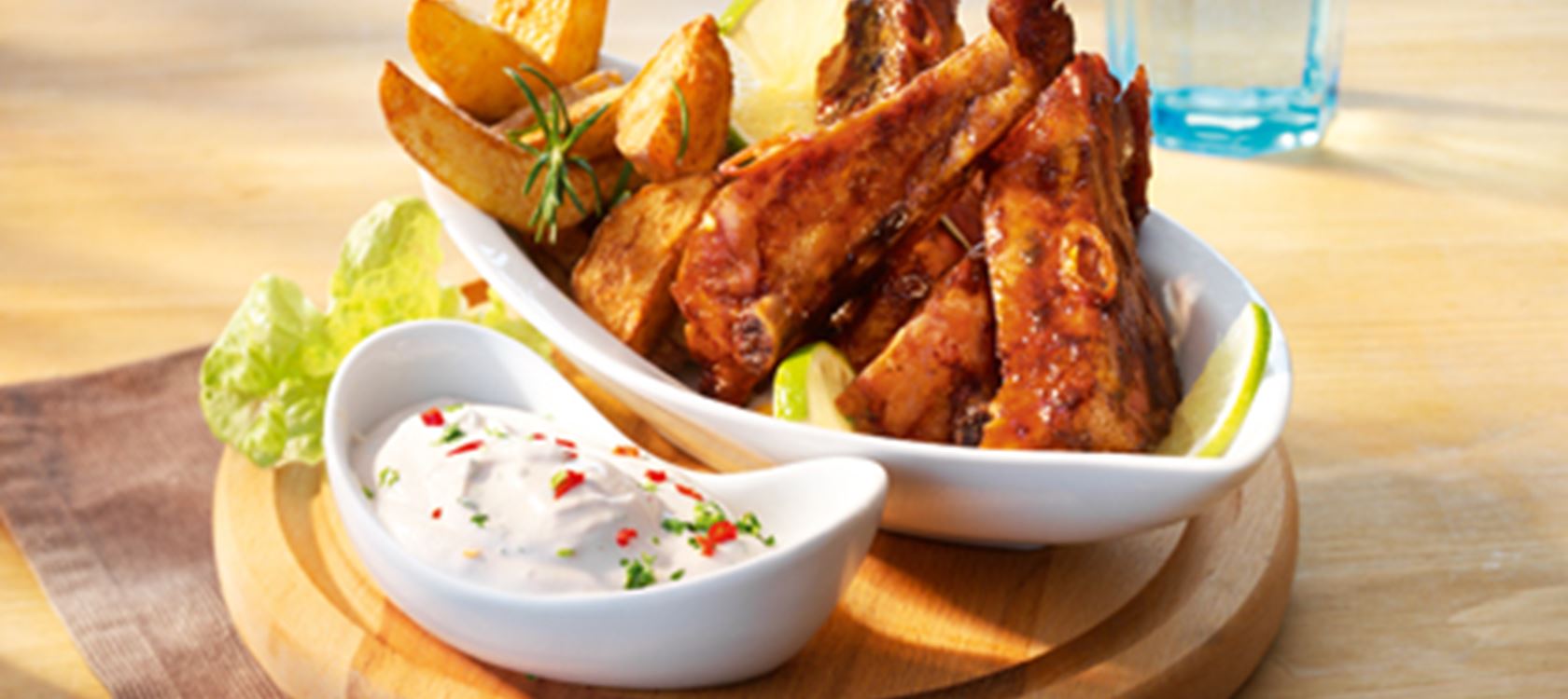 Knoblauch-Chili-Dip mit Spareribs