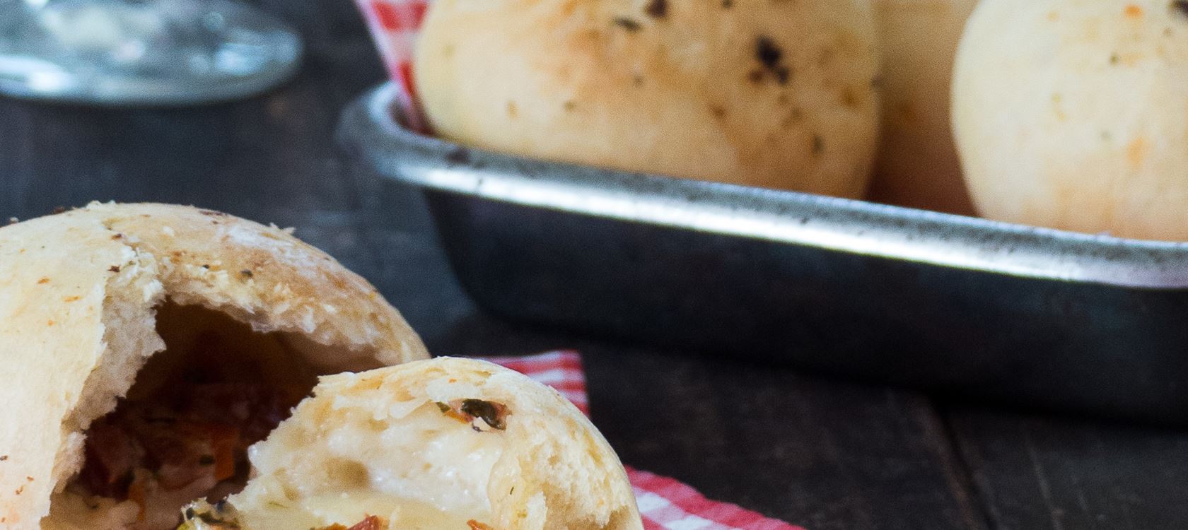 Gefüllte italienische Brötchen