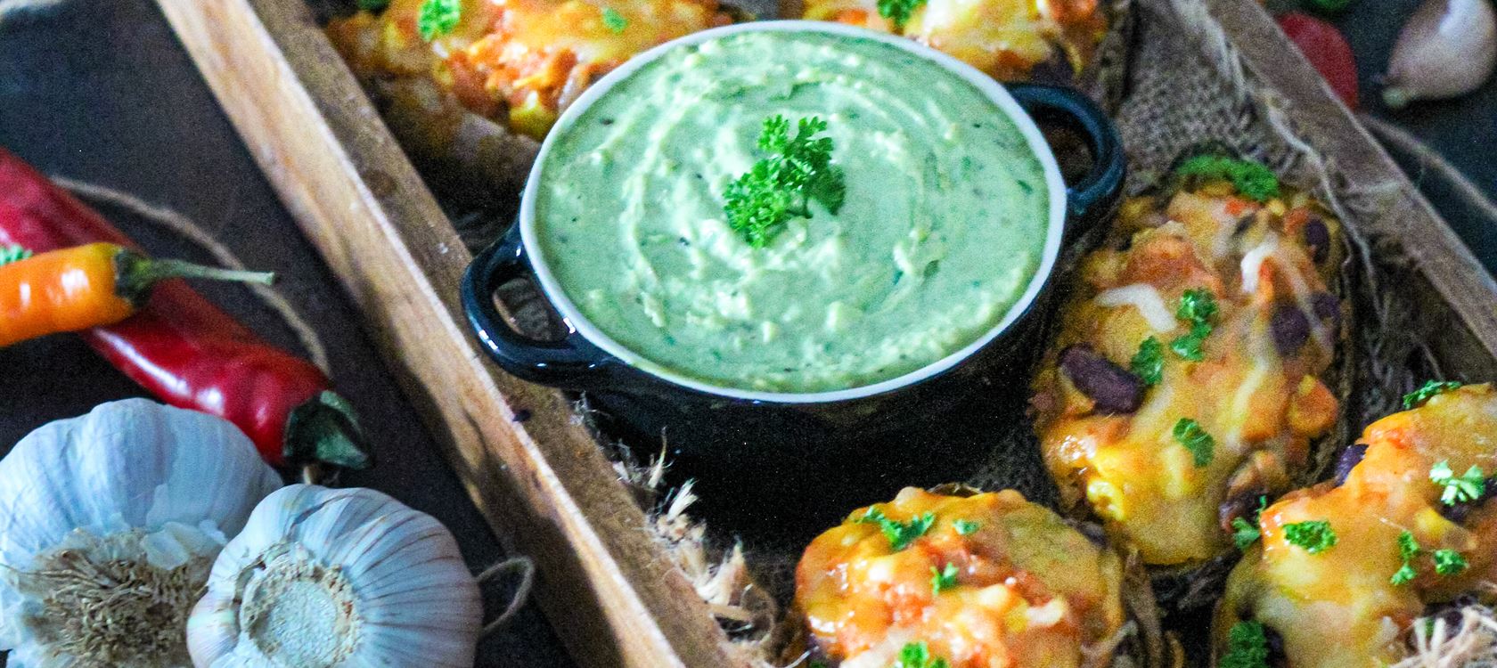 MEXIKANISCH GEFÜLLTE SÜßKARTOFFELN MIT AVOCADO-AIOLI von Thermotastisch
