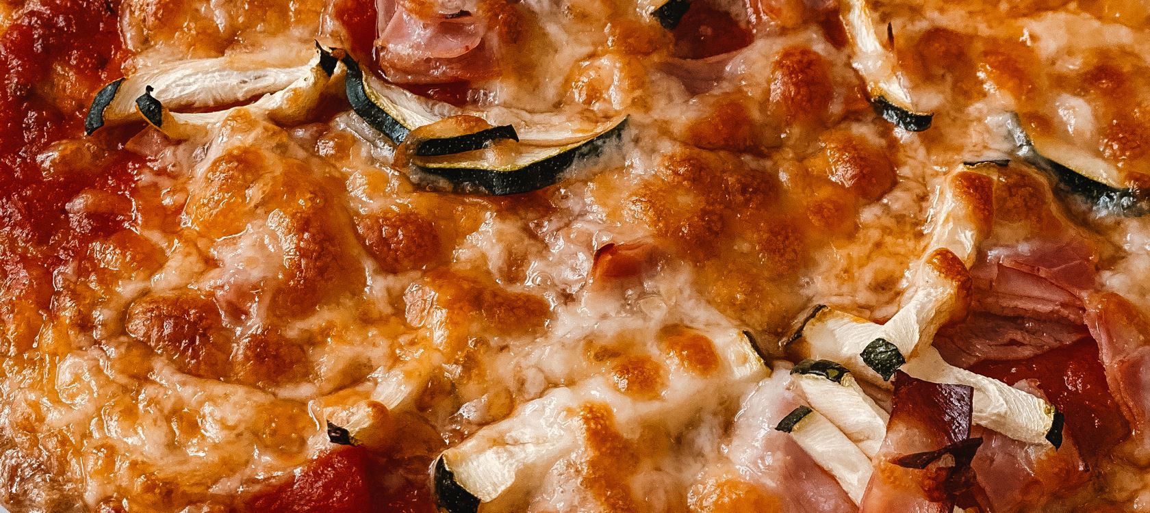 LOW-CARB PIZZA MIT TUNFISCHBODEN von Carinanova