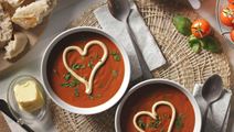 Tomaten-Paprika-Suppe mit Arla Buko® Tomate & Mediterrane Kräuter