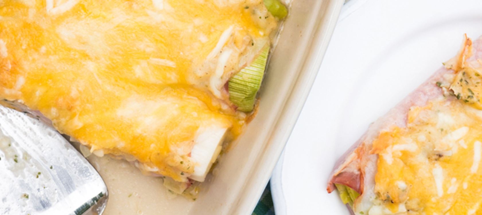 Überbackene Low Carb Schinken-Lauch-Röllchen mir Finello® Ofenkäse