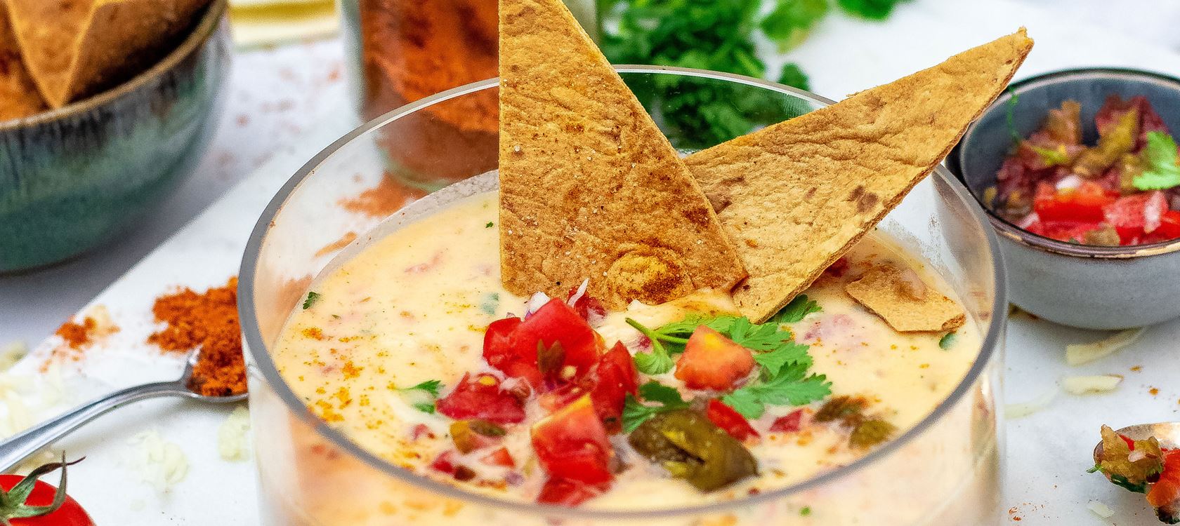 MEXIKANISCHER KÄSEDIPP MIT DIY NACHOS von Küchendeern