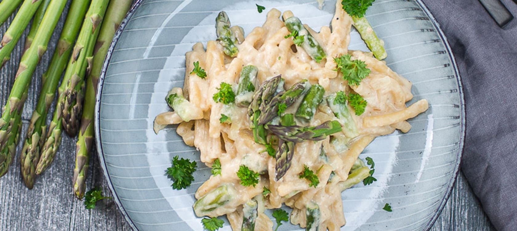 Mac'n Cheese mit grünen Spargelspitzen und Finello® Ofenkäse