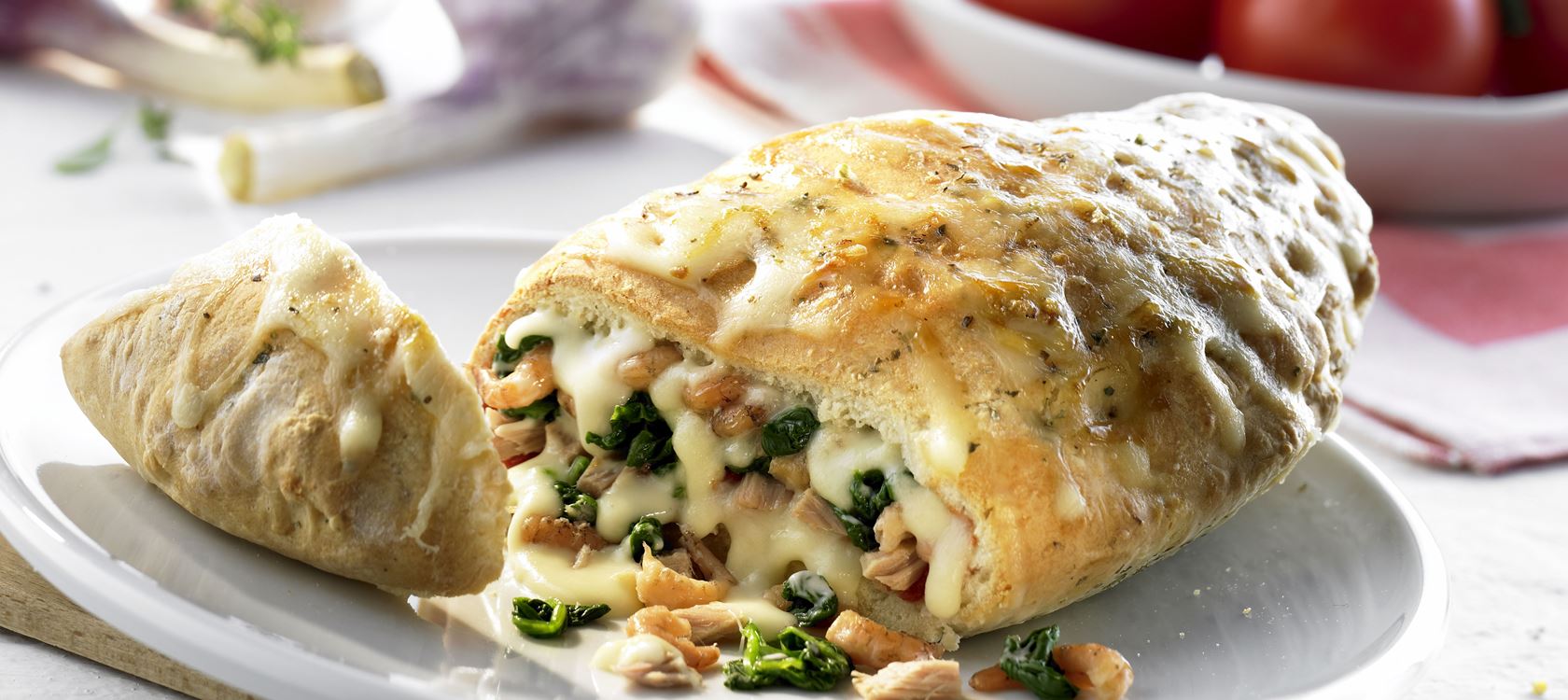 Calzone mit Spinat und Thunfisch mit Finello® Pizzakäse