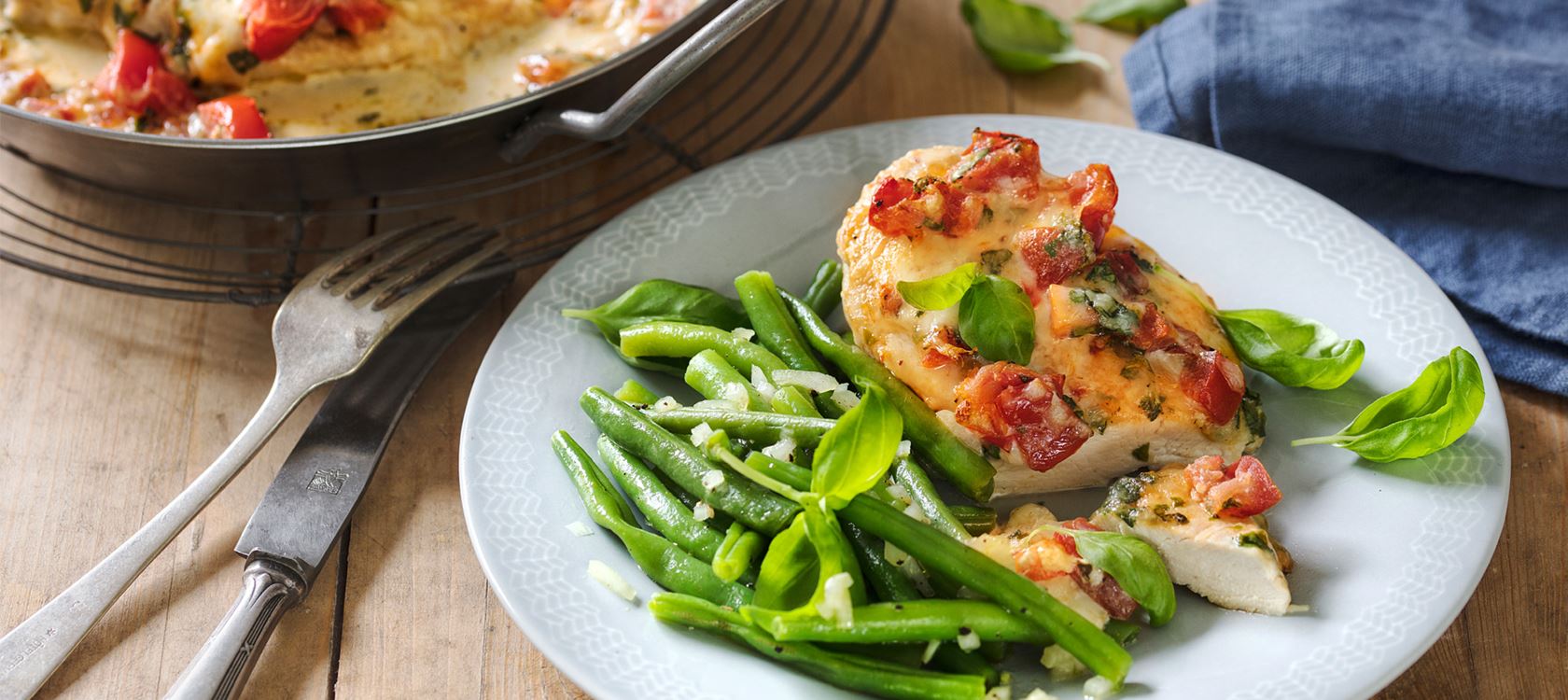 Gratinierte Hähnchenbrust mit Bohnensalat mit Finello® Ofenkäse