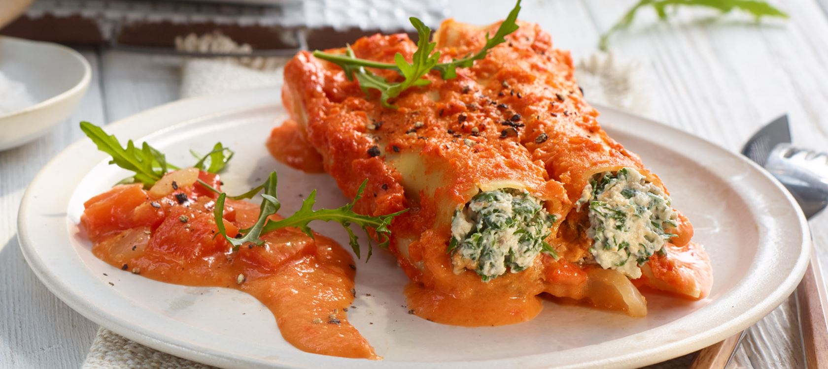 Cannelloni mit Paprikasauce