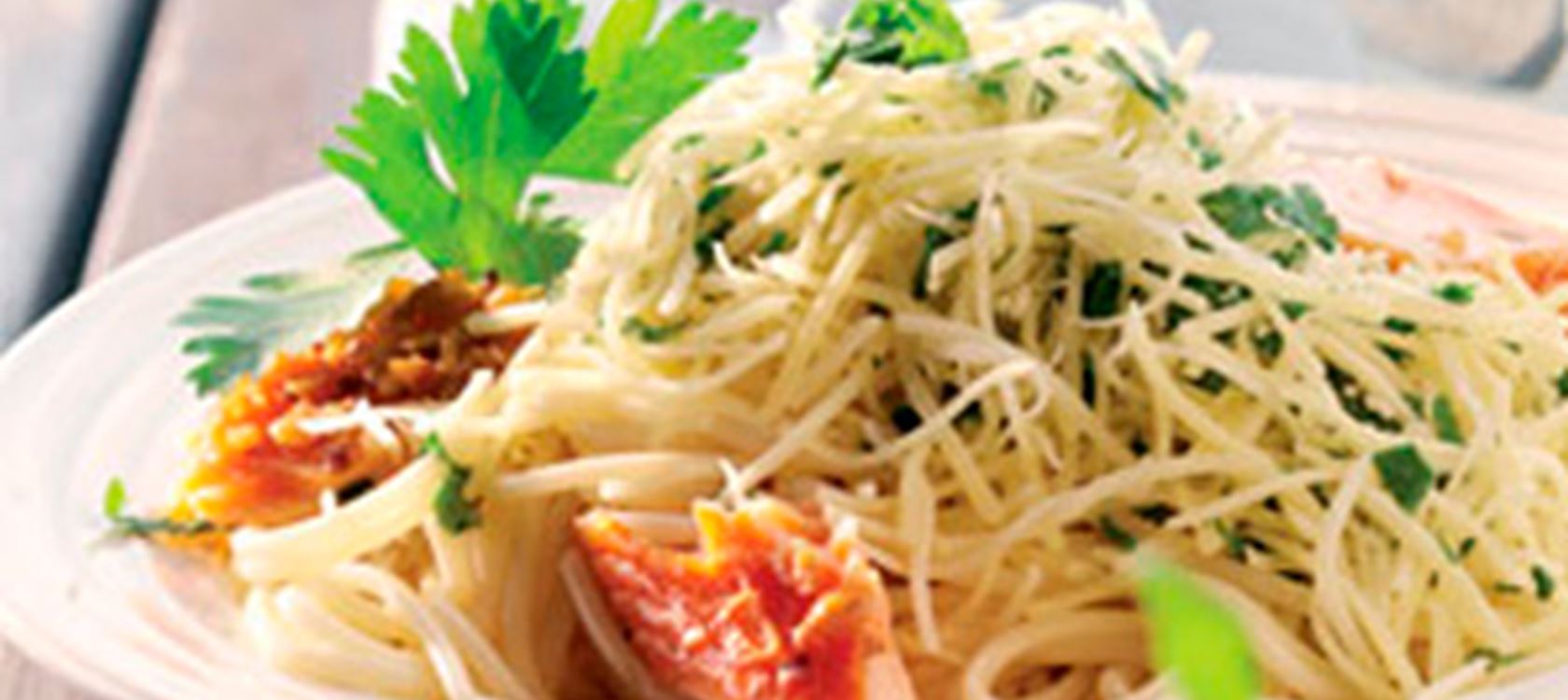 Zitronenpasta mit Lachs mit Finello® Pastakäse