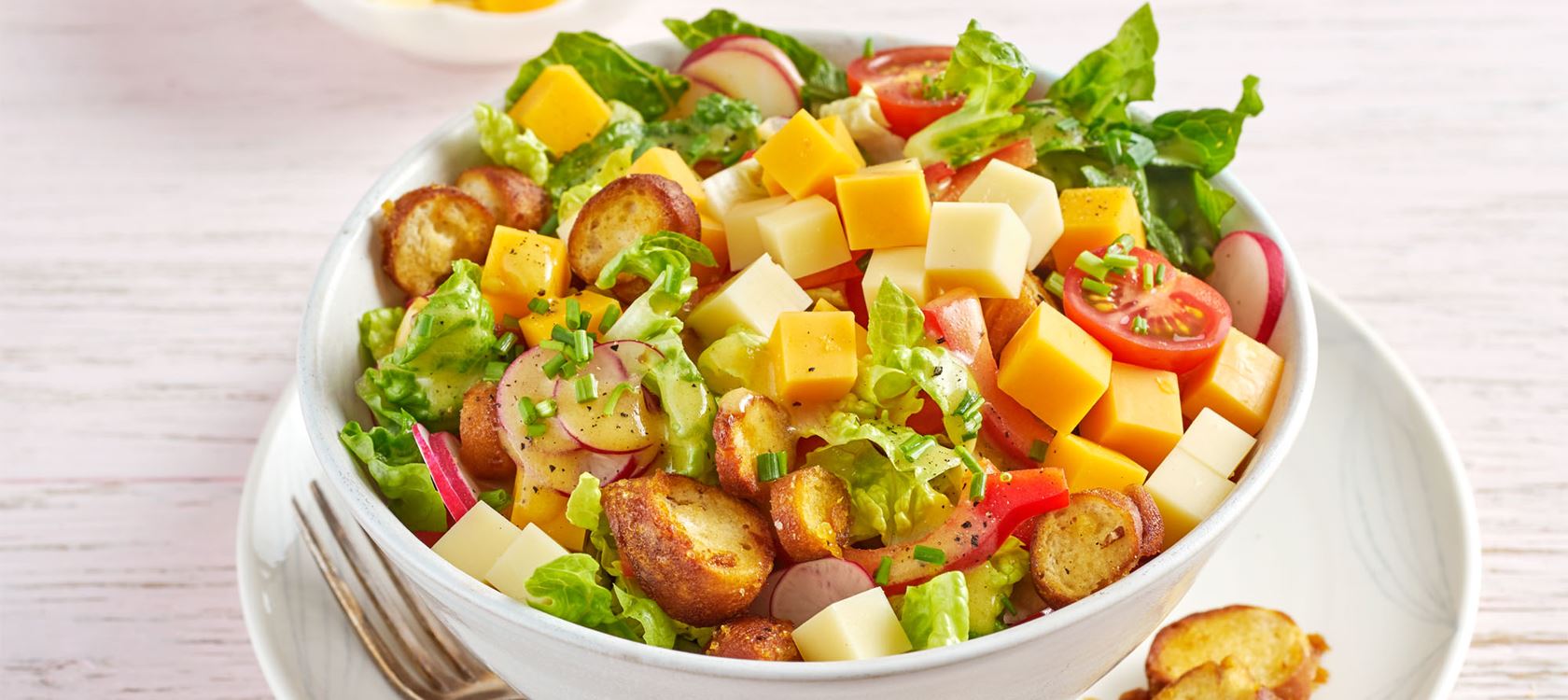 Brezelsalat mit Finello Salatwürfeln, Honig und Senf