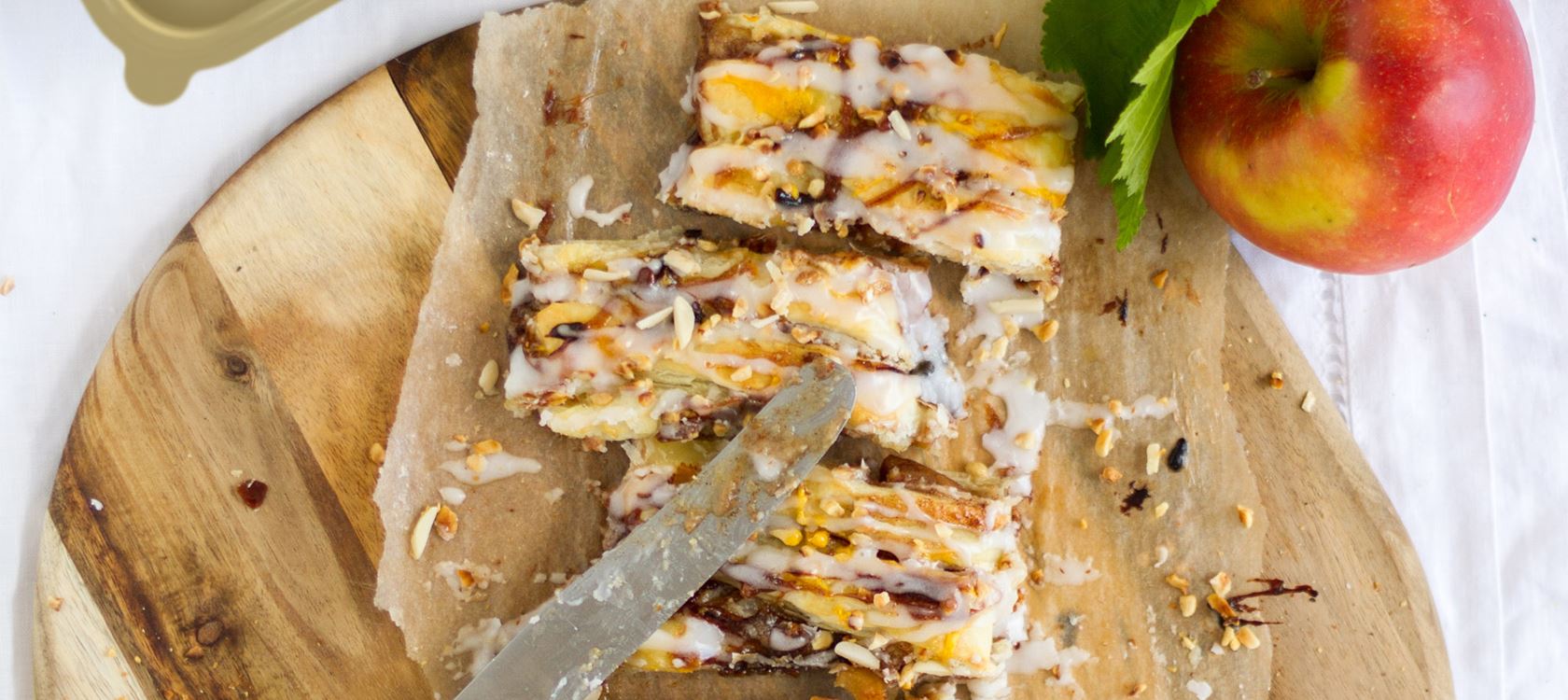 Blätterteig-Zopf mit Käsekuchen-Apfelkaramell-Füllung