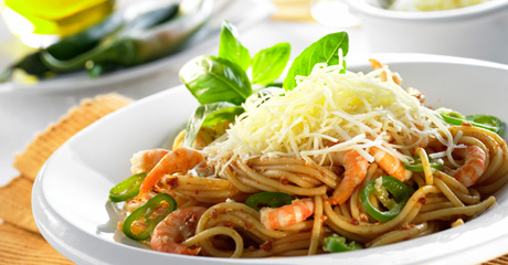 Spaghetti mit Shrimps und rotem Pesto - Rezept | Arla Foods