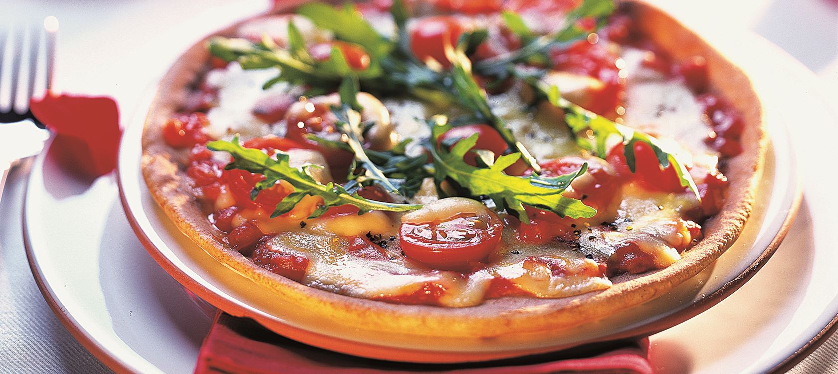 Pizza Rucola mit Kirschtomaten mit Finello® Pizzakäse