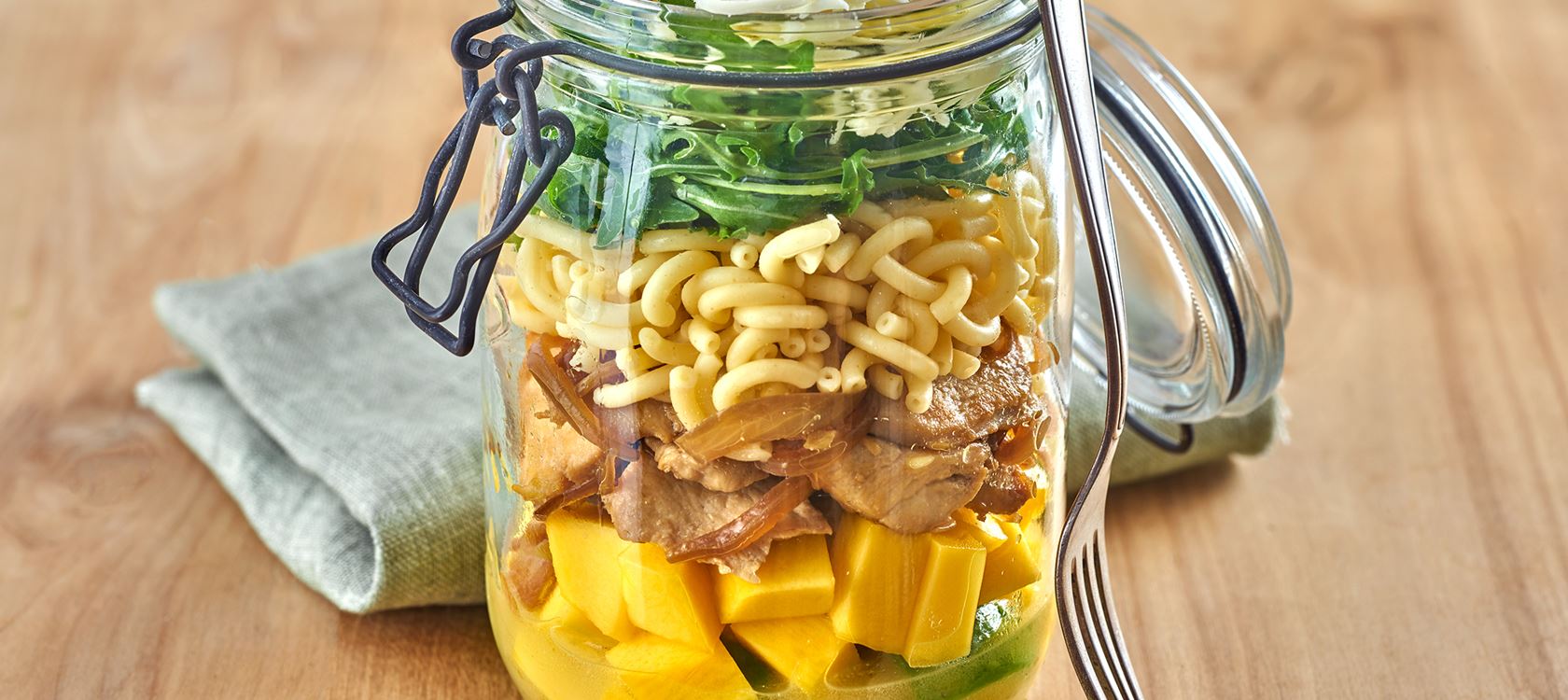 Bürosalat mit Hähnchen und Mango