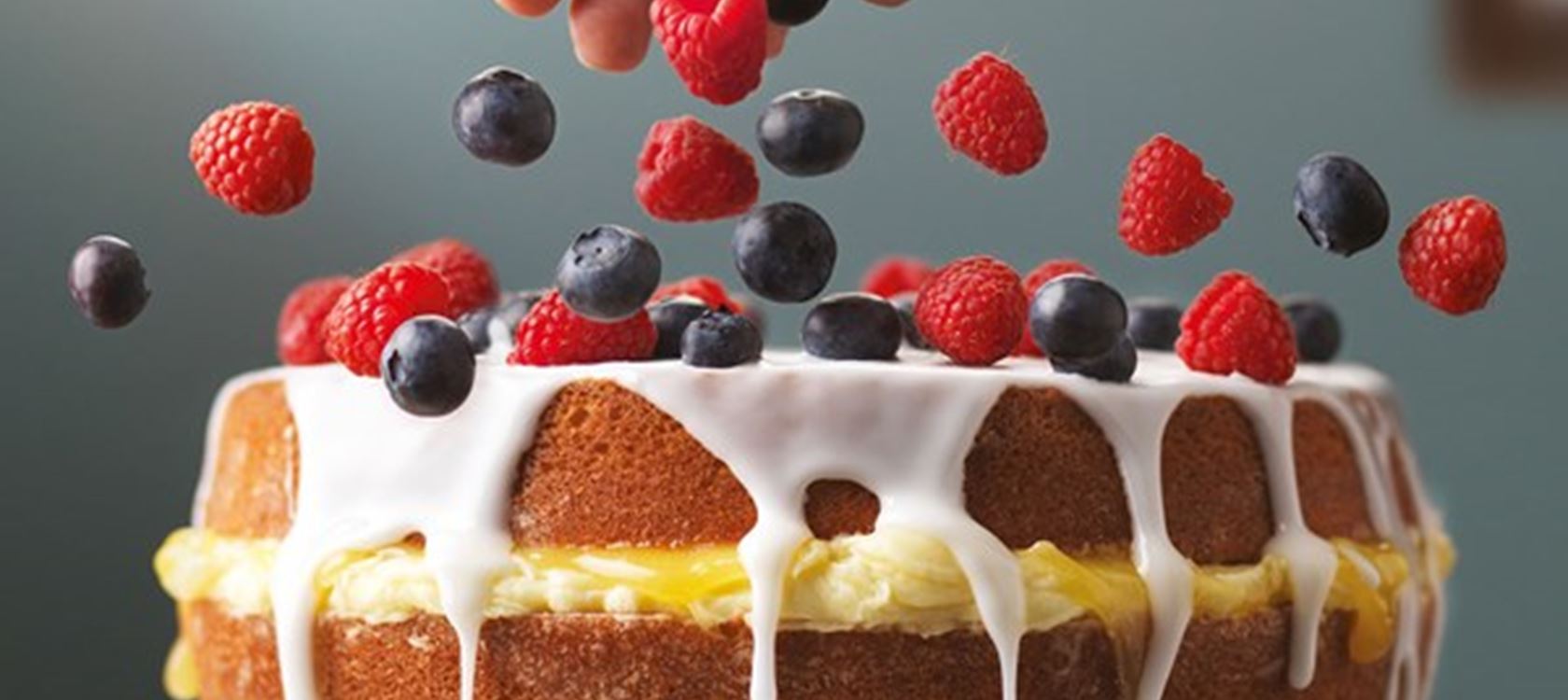 Saftige Zitronentorte mit Buttercremefüllung
