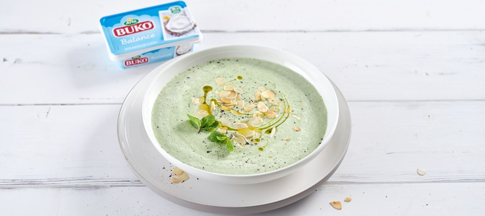Kalte Gurkensuppe mit Arla Buko® Balance und Minze