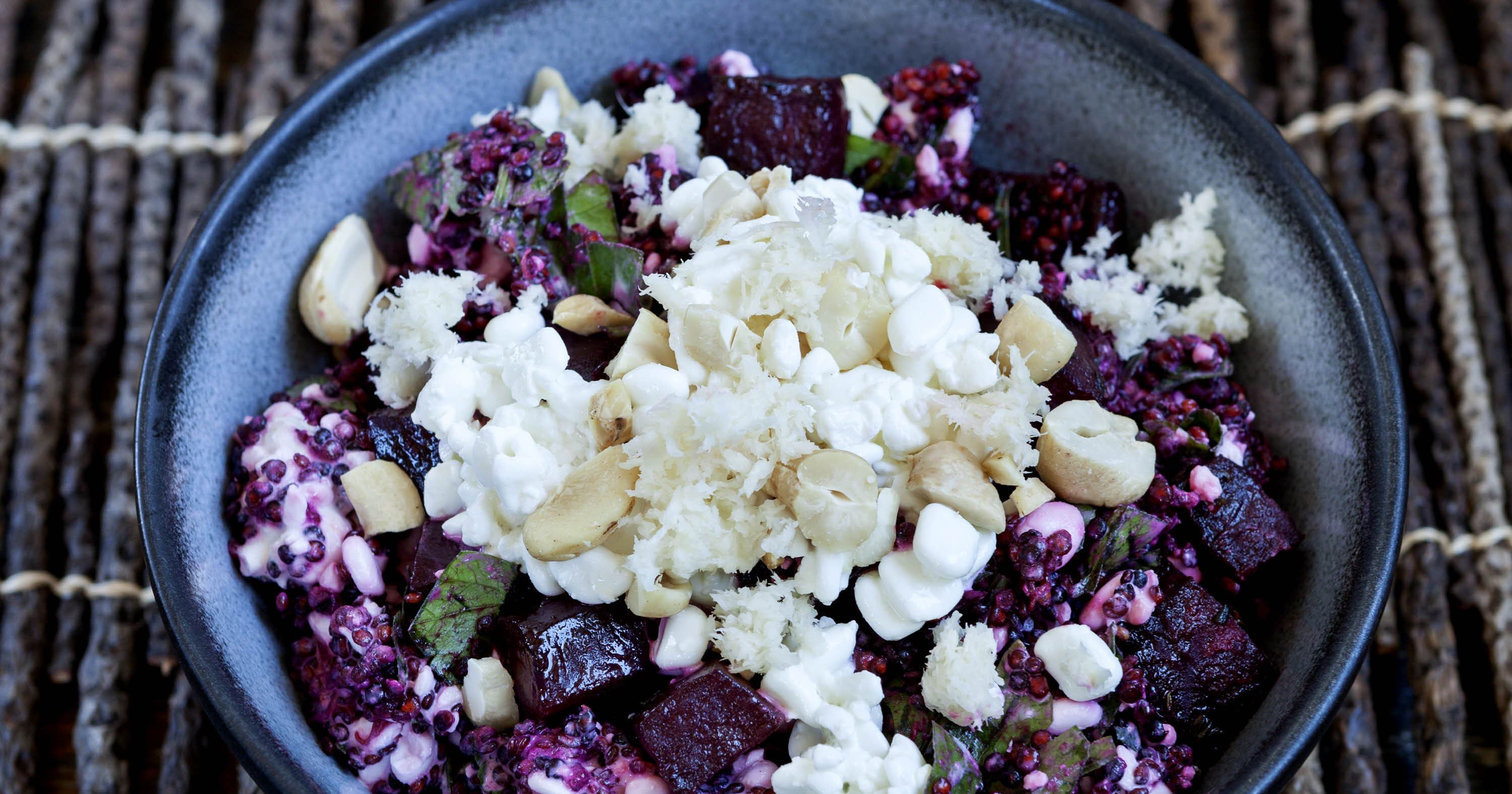 Quinoa-otto med hytteost og bagte rødbeder