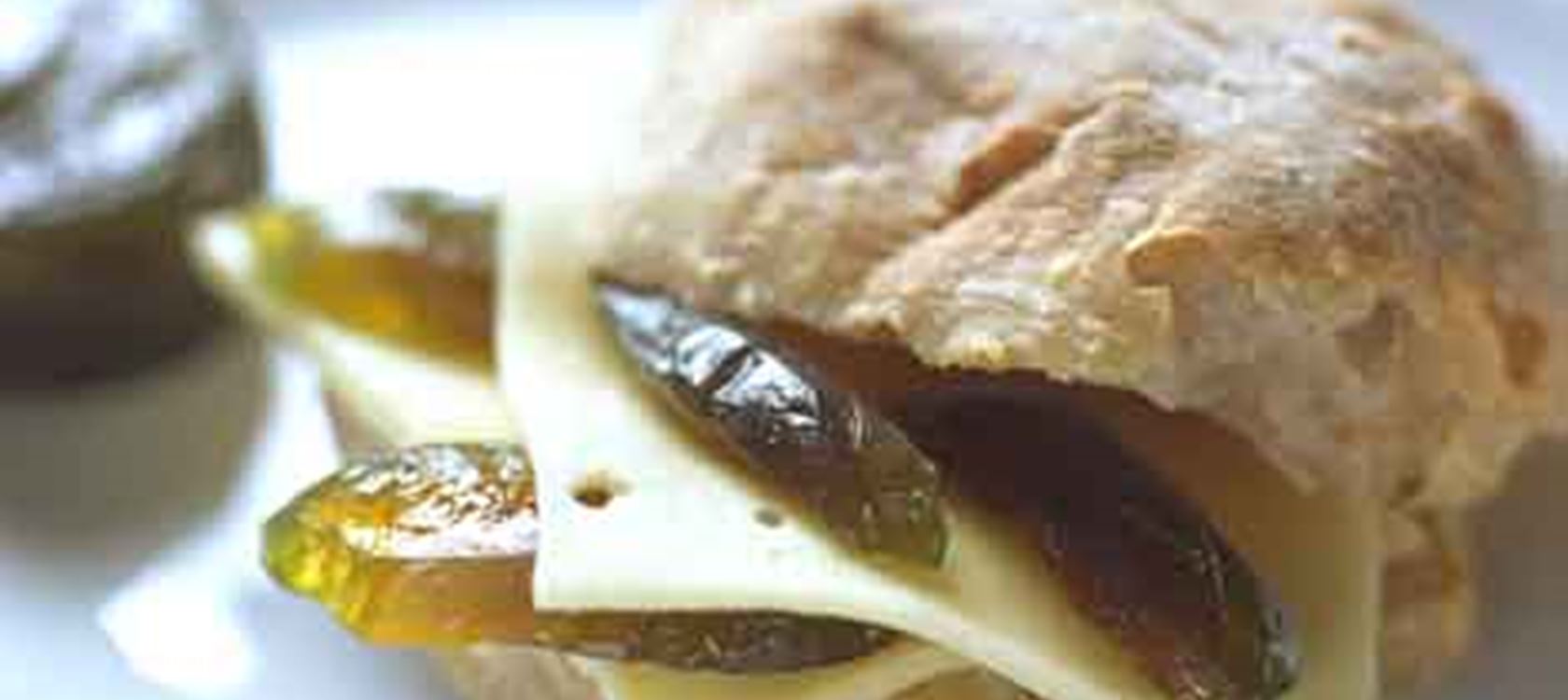 Sandwich med ost og brændte figner