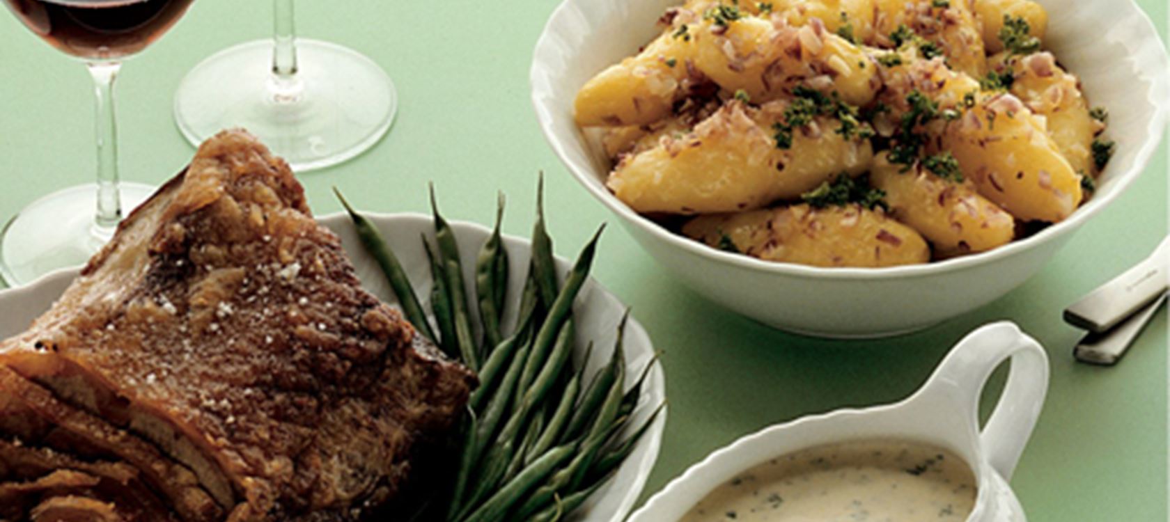 Oksefilet med ristede kartofler og varm bearnaisesauce