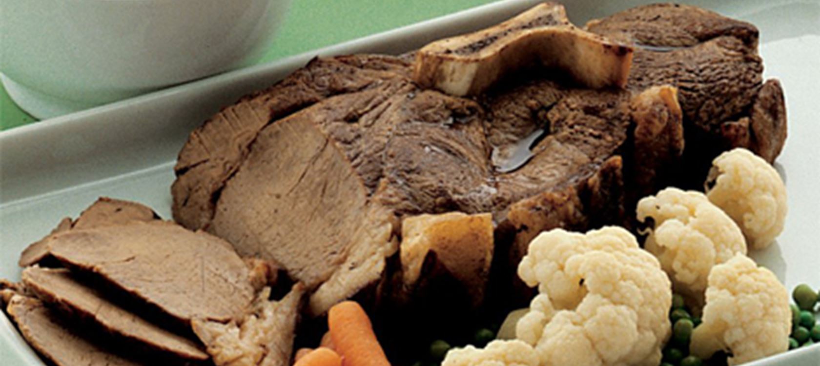 Kalvebov i gryde med kvarksauce
