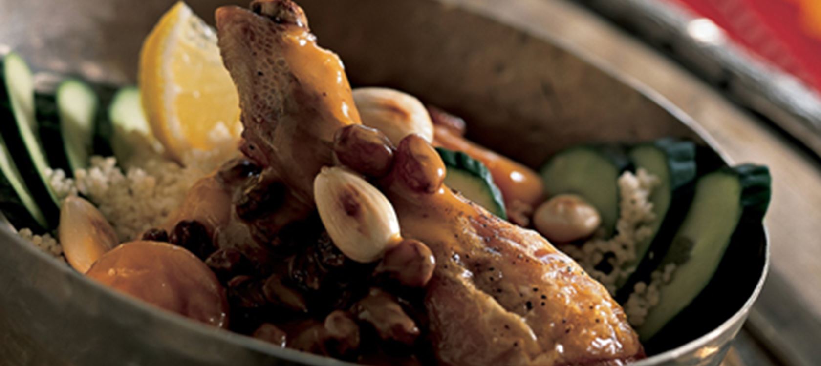 Ragout med rød karry, mandler og abrikoser