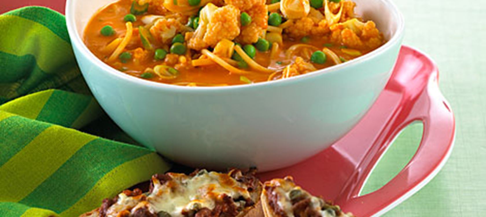 Tomatsuppe og ostebrød - af en rest spaghetti og kødsauce