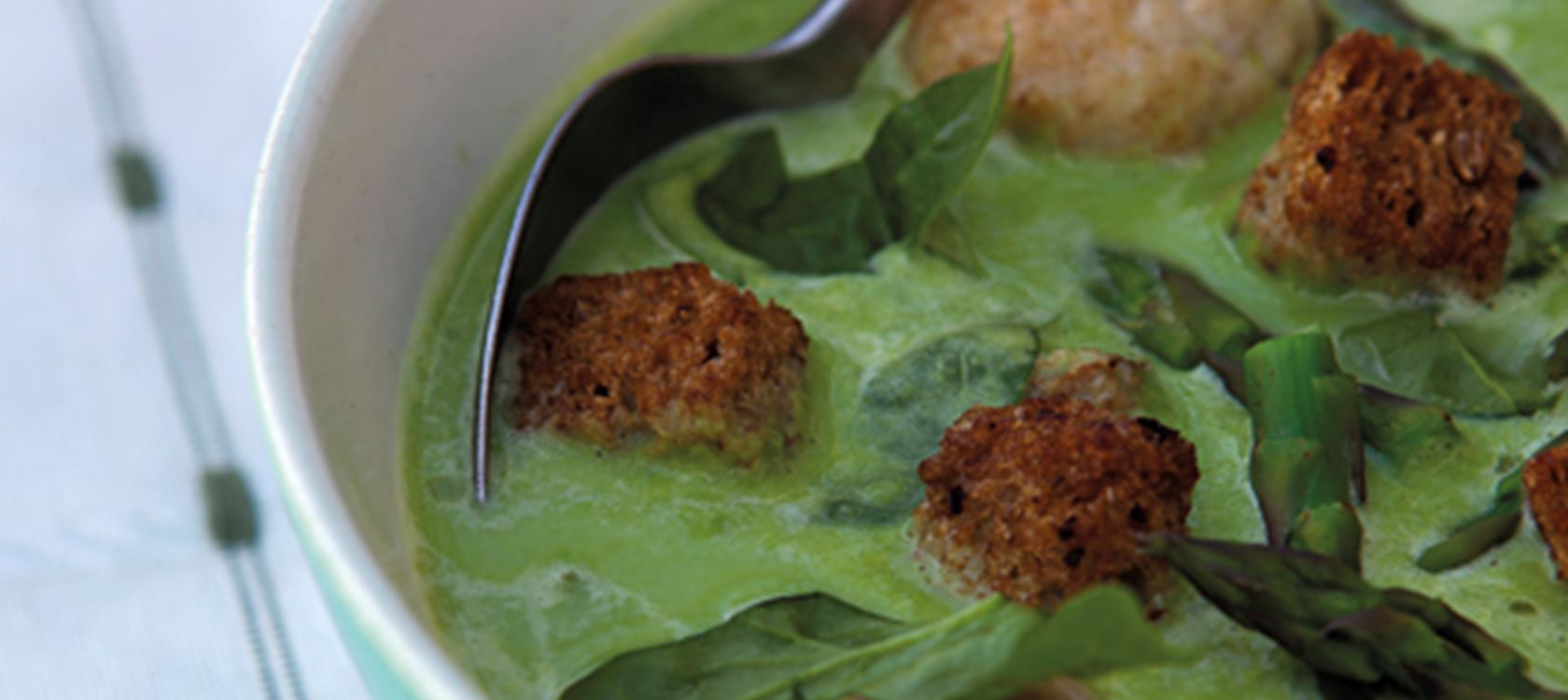 Grøn ærte- og aspargessuppe