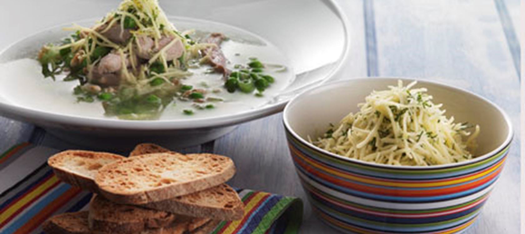 Klar ærtesuppe med perlespelt