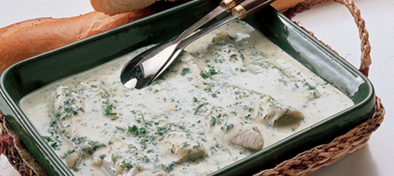 Fiskefileter med krydderurtesauce