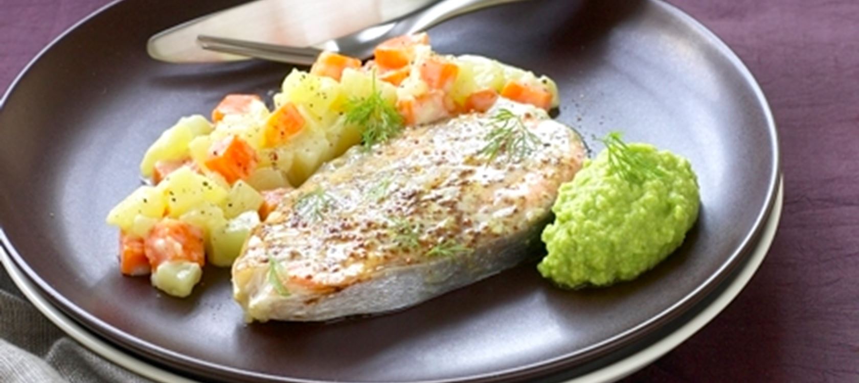 Bagt laks med appelsin 'guacamole'
