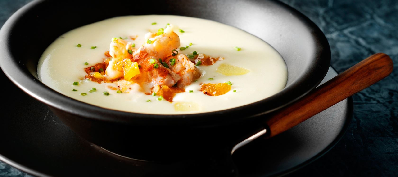 Kartoffelsuppe med jomfruhummer og abrikoser
