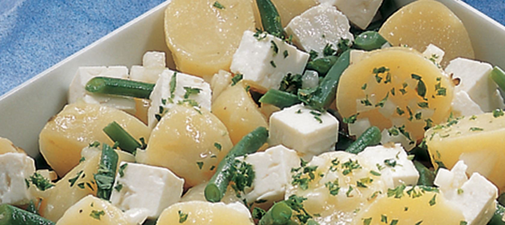 Kartoffelsalat med bønner og ost