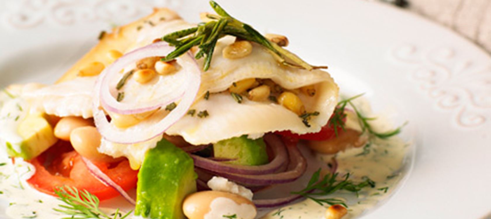 Fiskefilet med fyld af rosmarin og pinjekerner