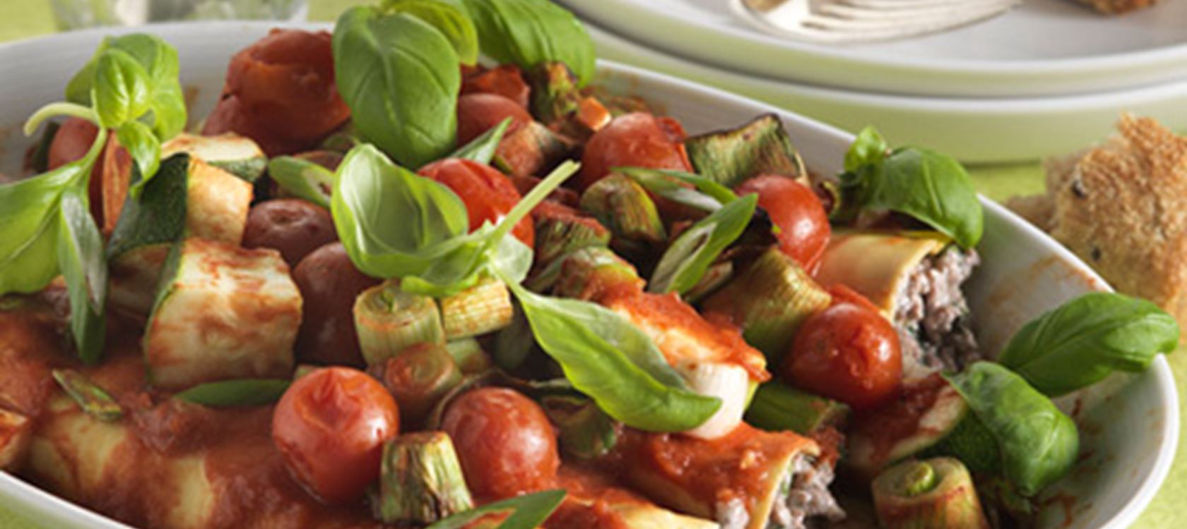 Bagte pastaruller i tomatsauce