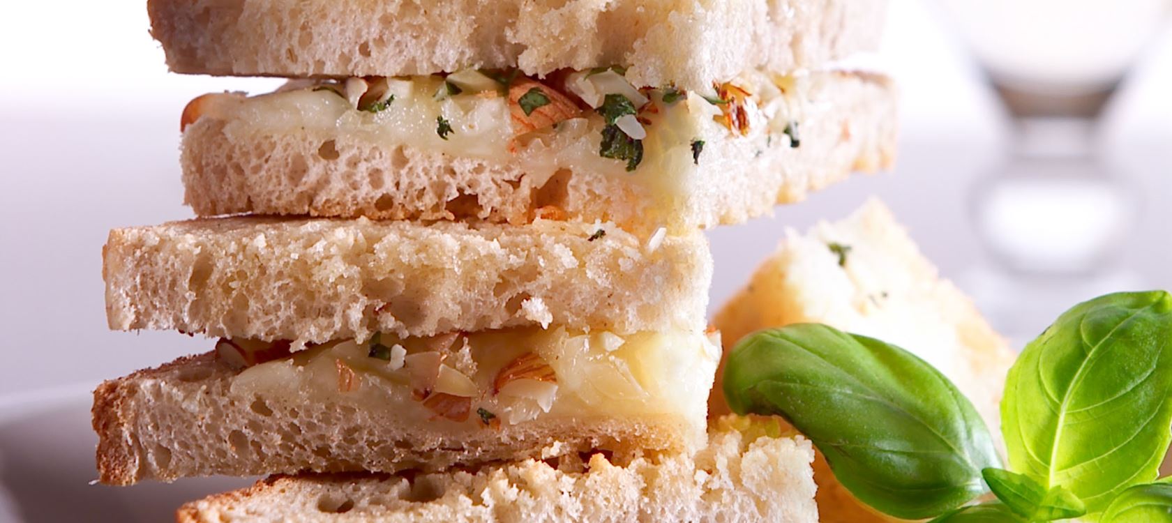 Ristede mandelsandwich