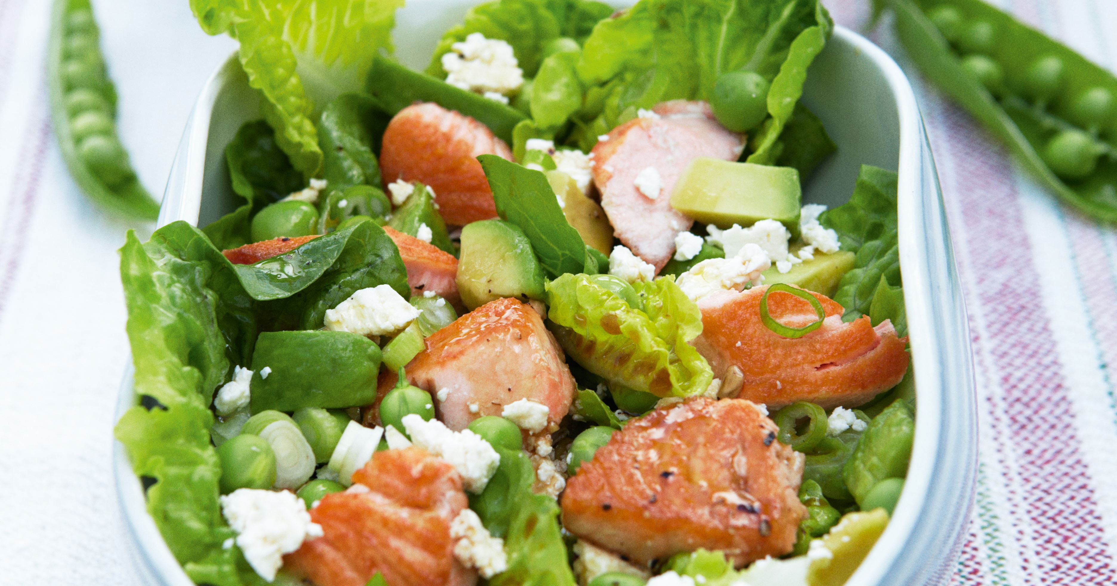 Grøn salat med laks