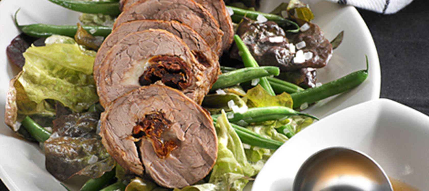Rullet flanksteak med soltørrede tomater