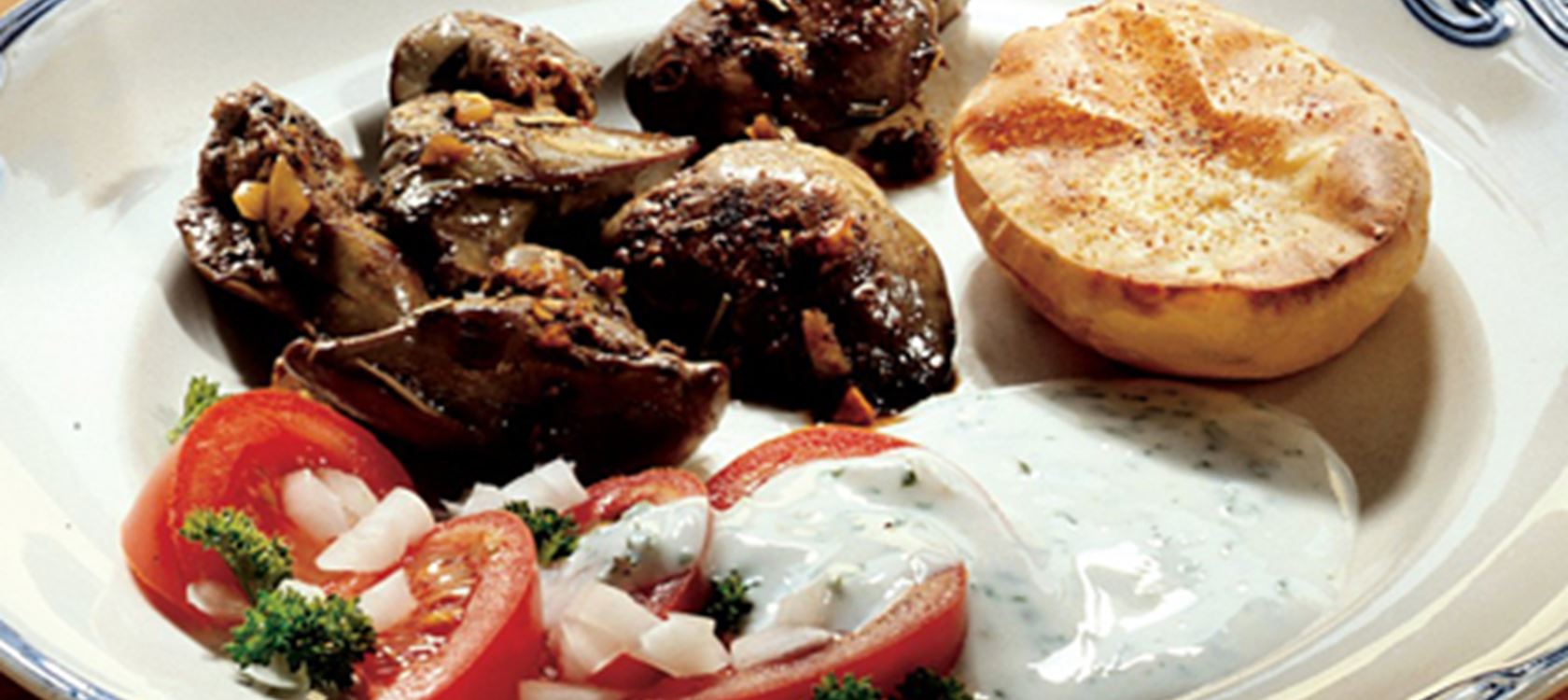 Stegt kyllingelever med tomatsalat
