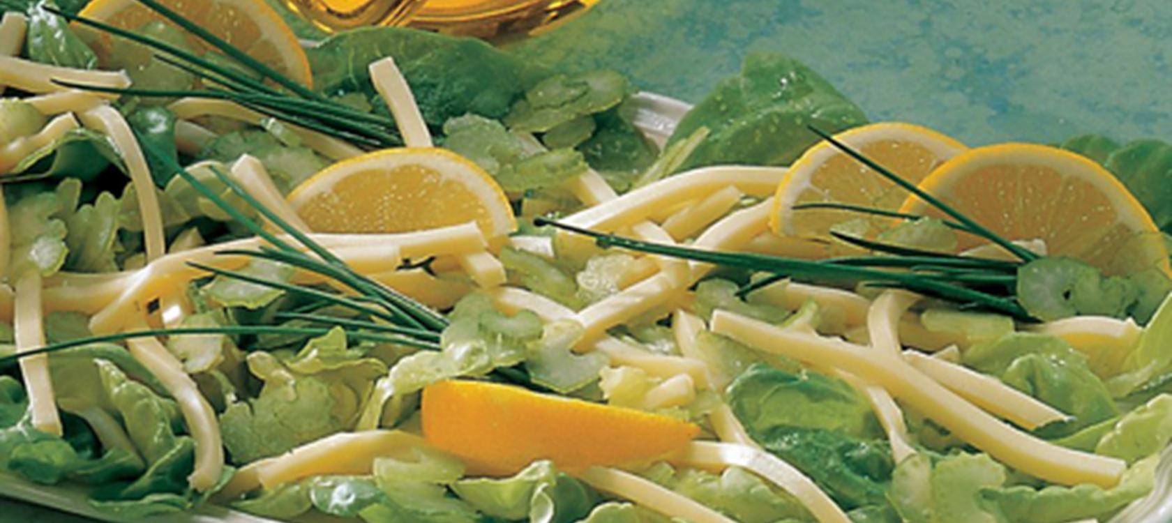 Salat med olivenolie og ost