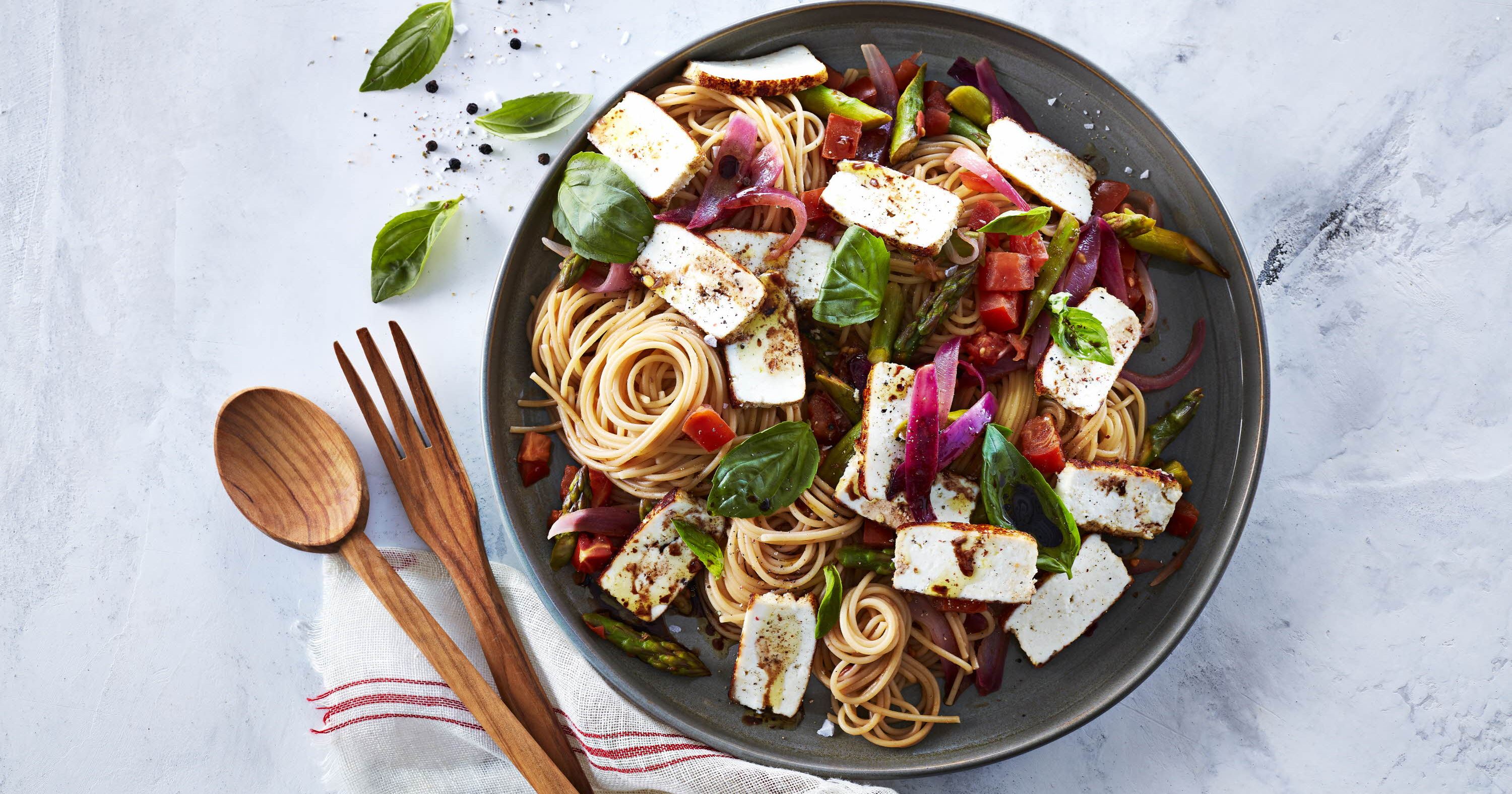 Stegt paneer med tomatsalat