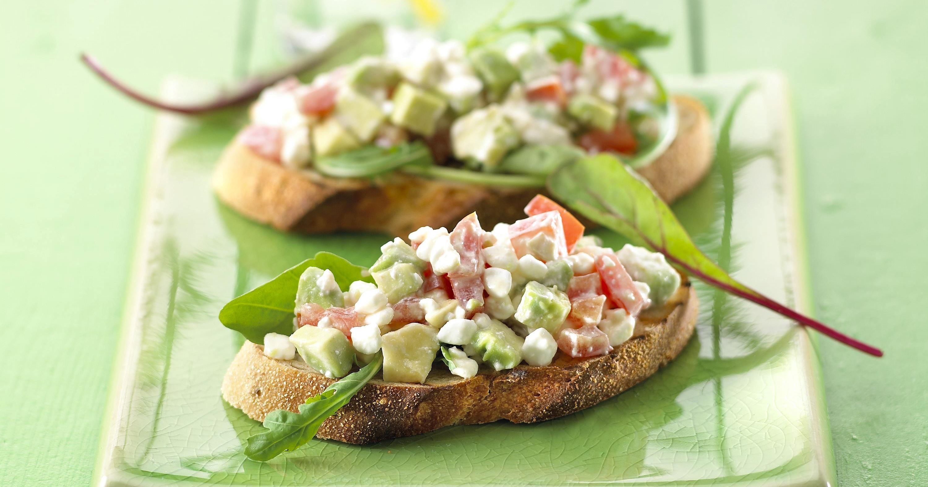 Bruschetta med hytteost og avocado