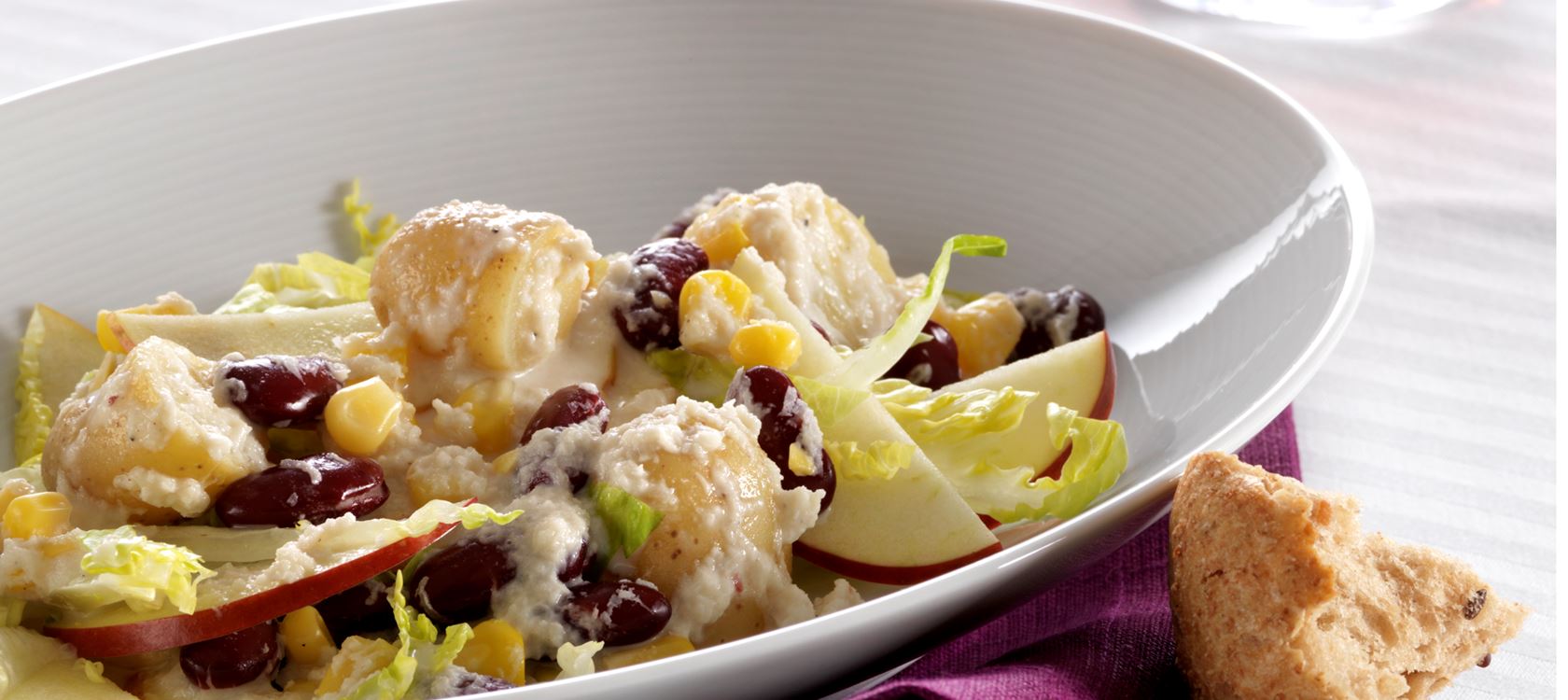 Lun salat med kartofler og æbler