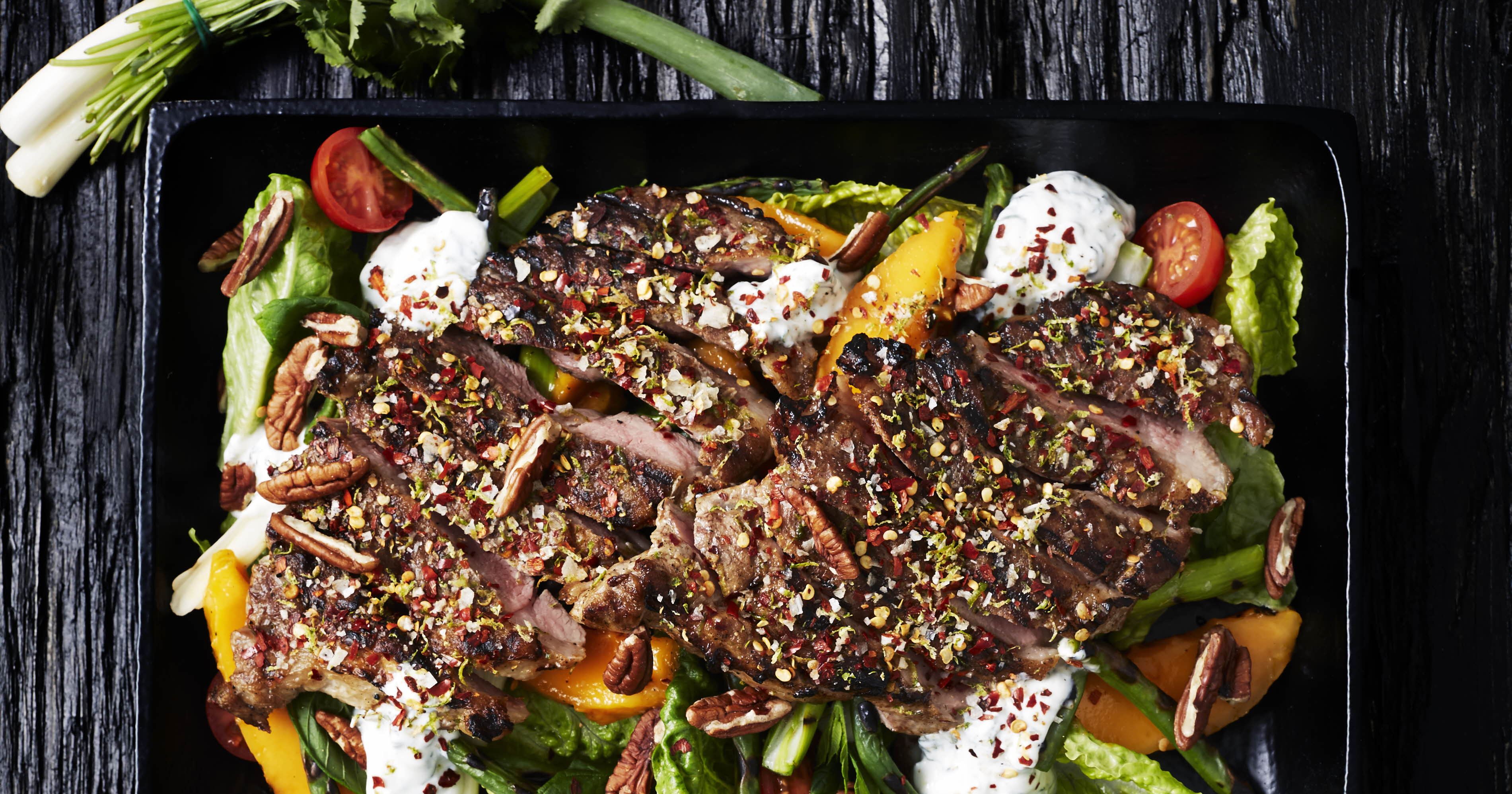 Grillede nakkekoteletter med mangosalat