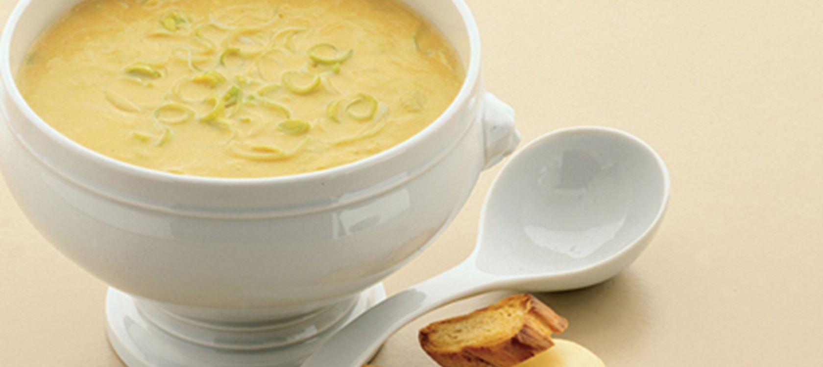 Grøntsagssuppe med ostebrød