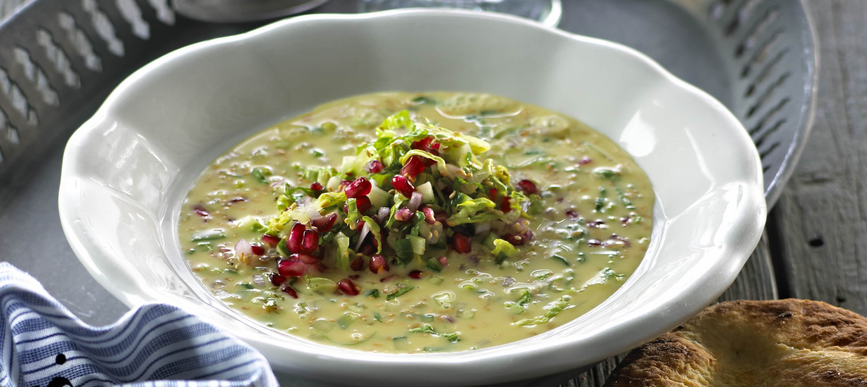 Krydret suppe med sprød salat