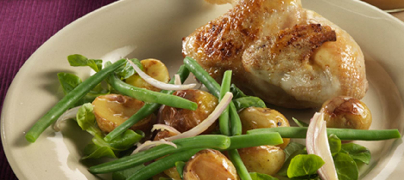 Poussiner og lun kartoffelsalat med honning og sennep