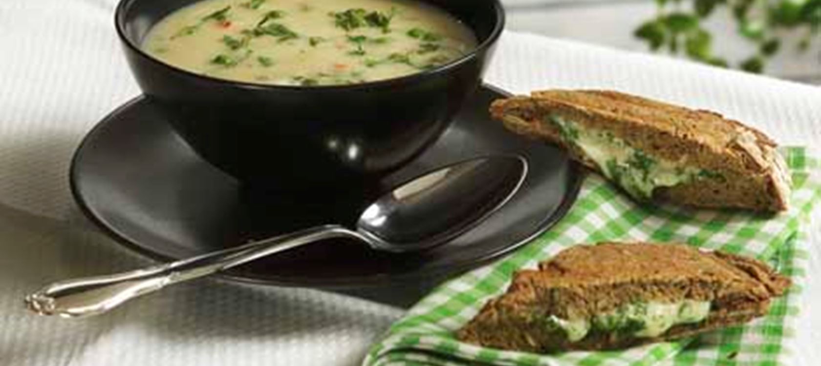 Hvidløgssuppe med ostetoast