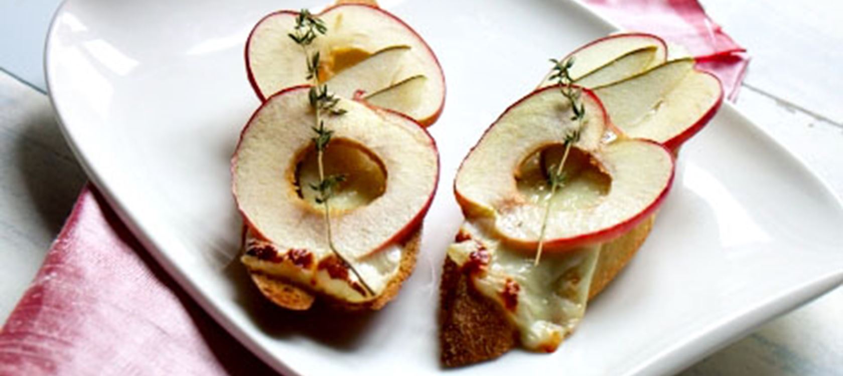 Bruschetta med ost, frugt & honning