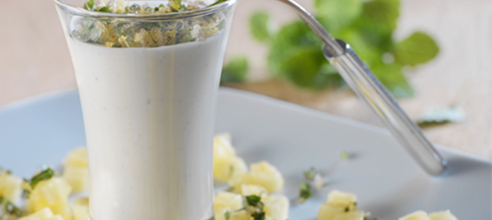 Panna cotta med citronmelissedrys