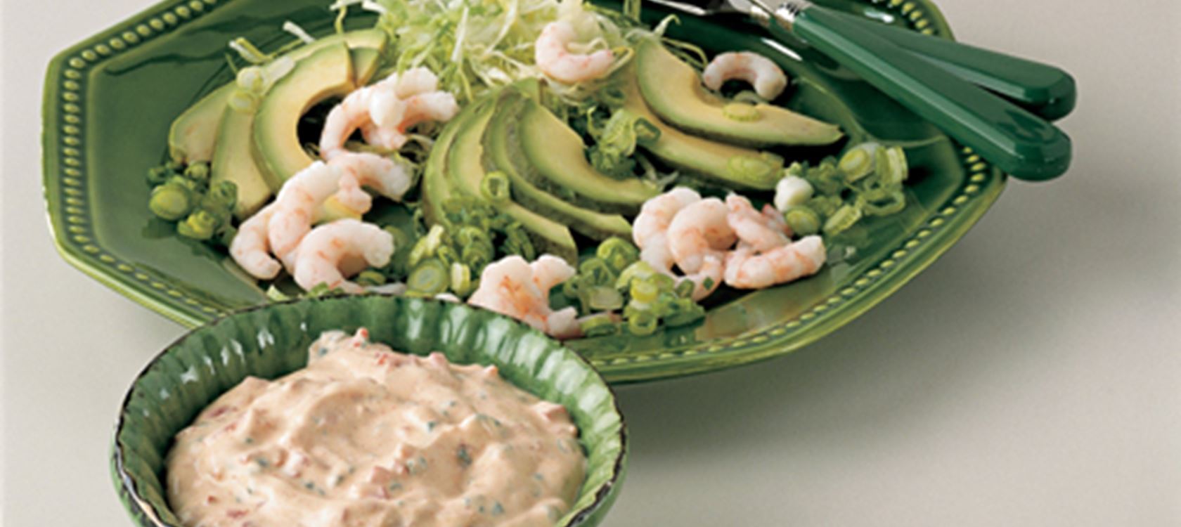 Rejesalat med peberfrugtdressing