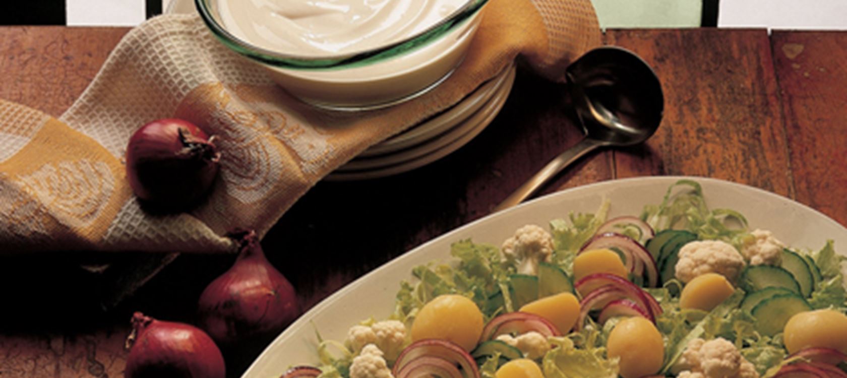 Salat med sur-sød dressing